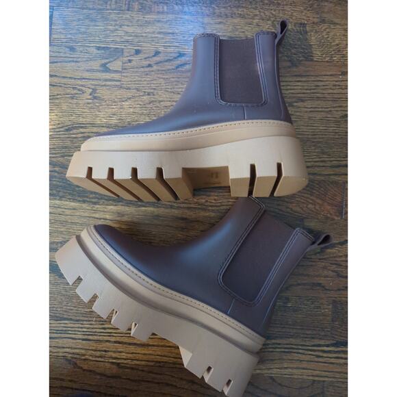 NEW Jeffrey Campbell Rain Storm Chelsea Boots - Picture 2 of 3
